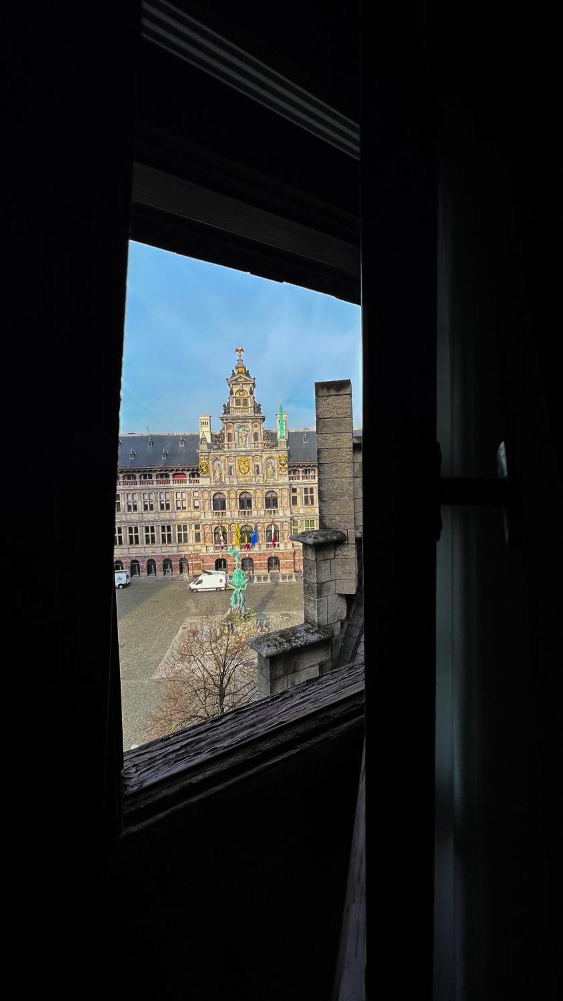 Le Faubourg Suites Anversa Esterno foto