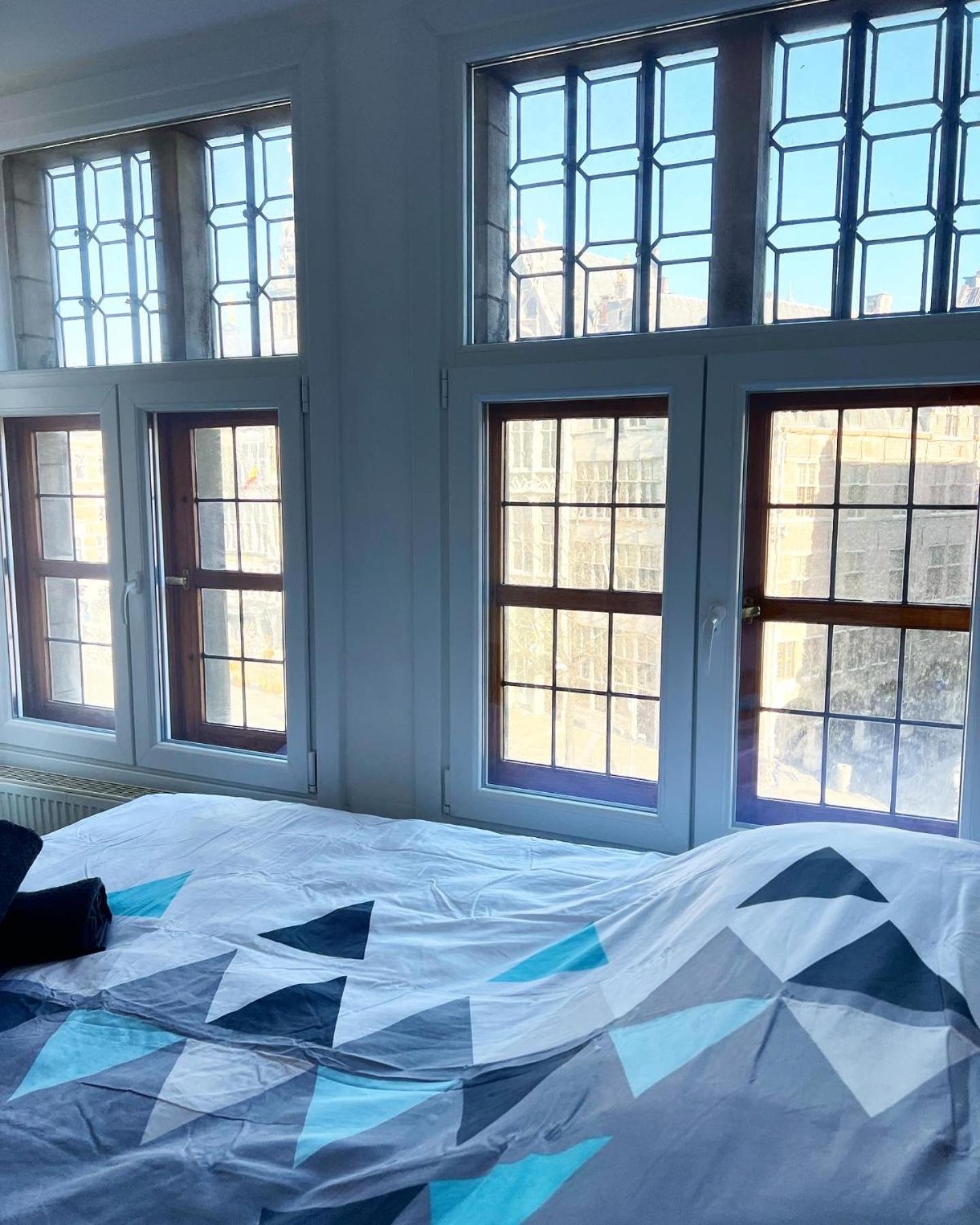 Le Faubourg Suites Anversa Esterno foto