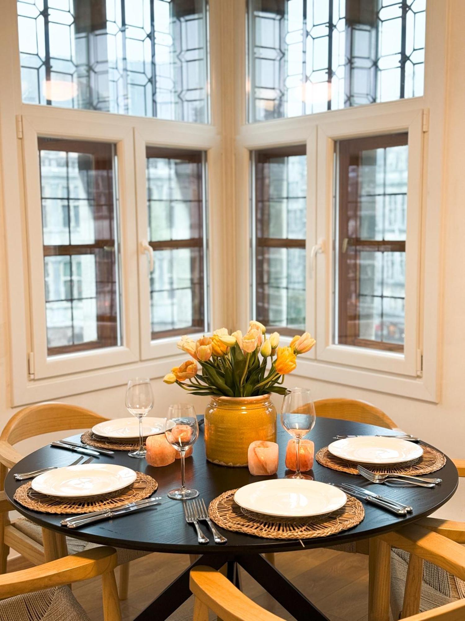 Le Faubourg Suites Anversa Esterno foto