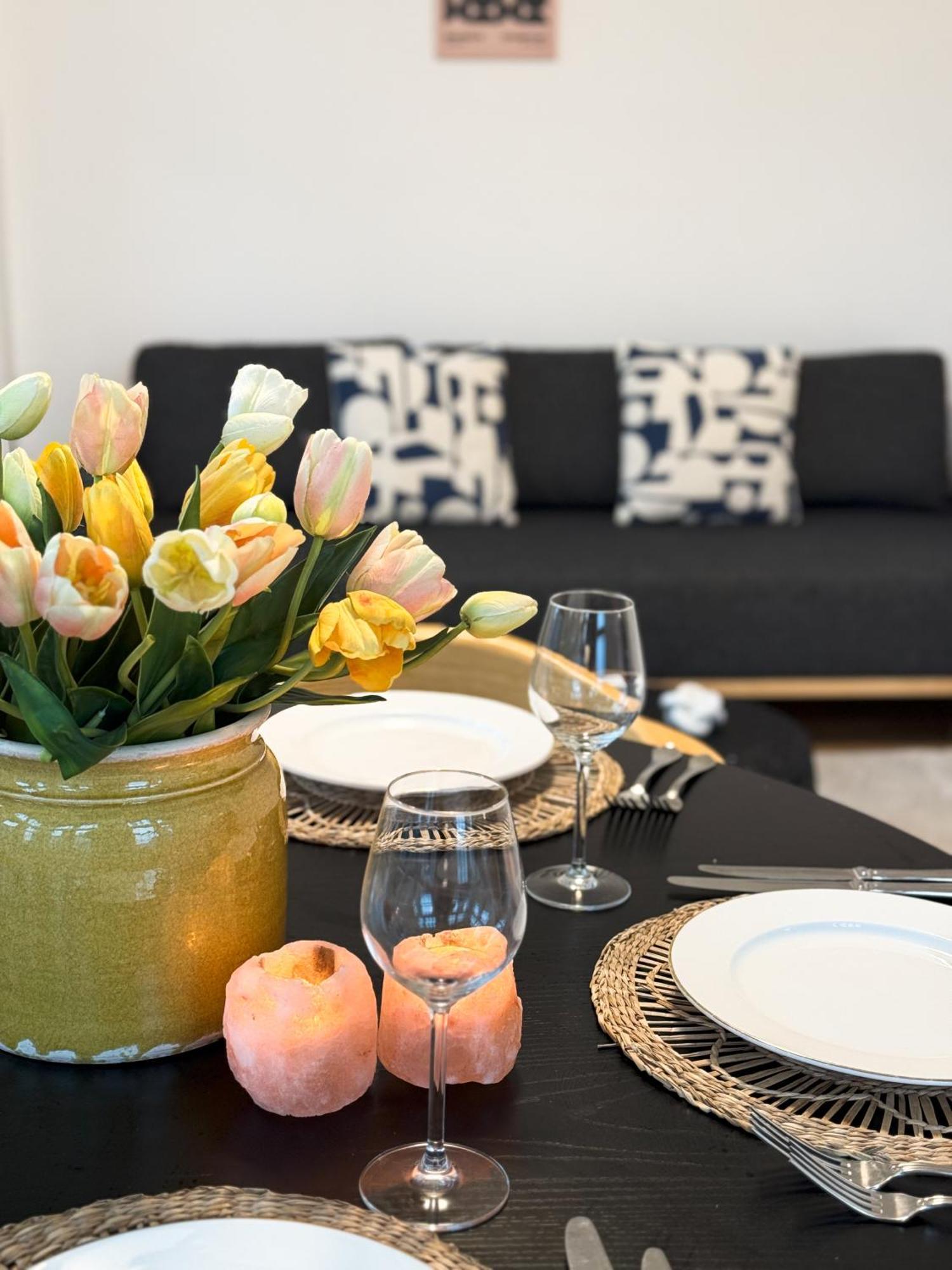 Le Faubourg Suites Anversa Esterno foto